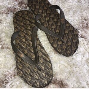 North Face Flip Flops 6/7